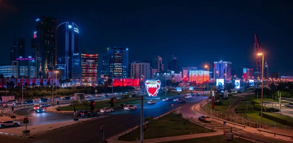 شوارع ومعالم البحرين تزدان بمناسبة احتفال المملكة بأعيادها الوطنية