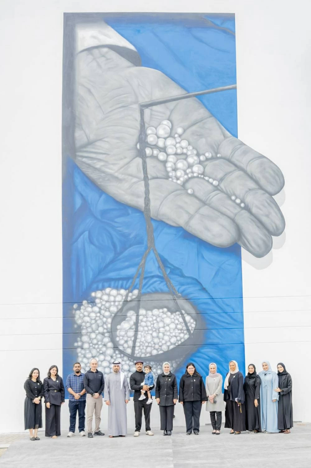 وزيرة شؤون الشباب تدشن جدارية فنية بمركز المحرق الشبابي النموذجي 