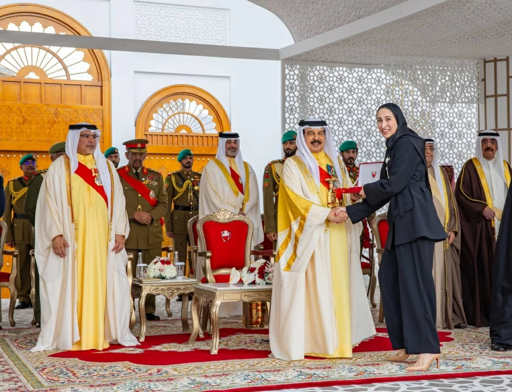 الملك يتفضل فيشمل برعايته الكريمة احتفال مملكة البحرين بأعيادها الوطنية