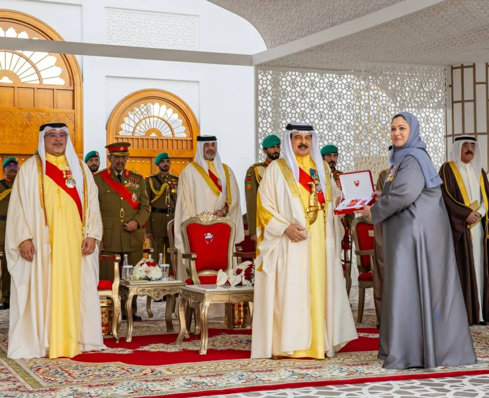 الملك يتفضل فيشمل برعايته الكريمة احتفال مملكة البحرين بأعيادها الوطنية