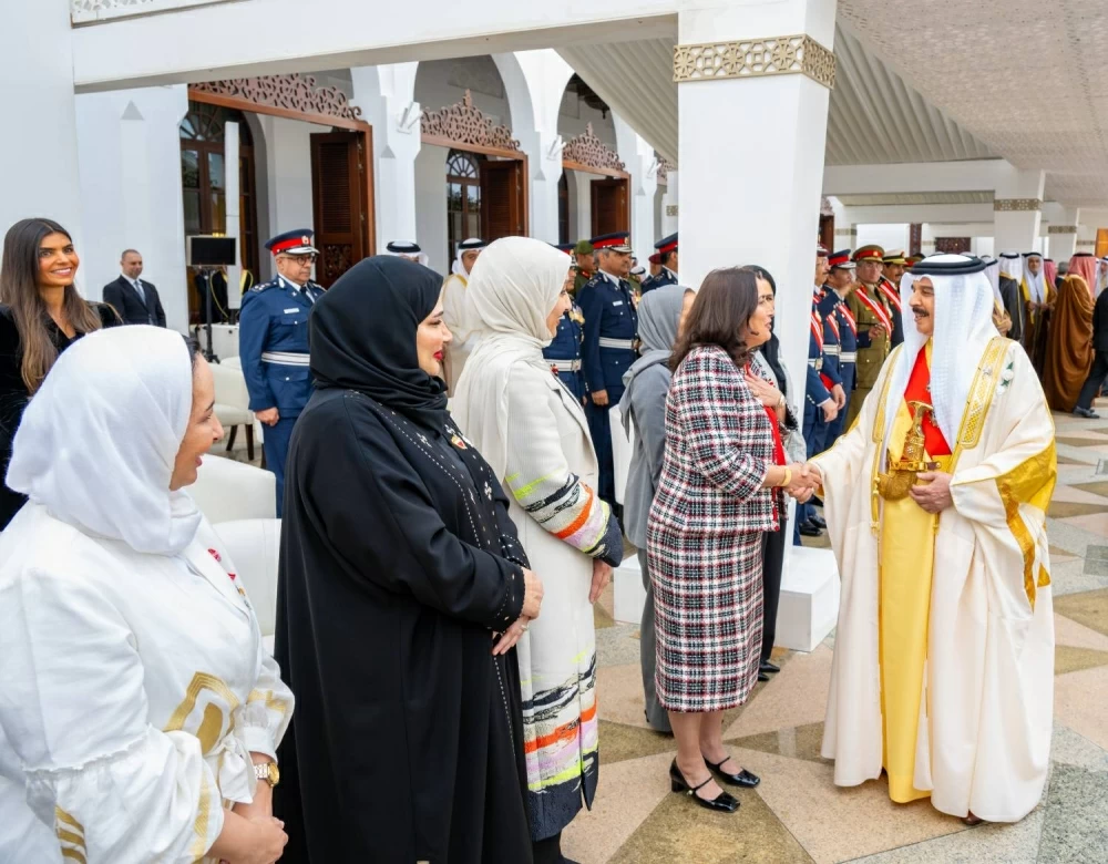 الملك يتفضل فيشمل برعايته الكريمة احتفال مملكة البحرين بأعيادها الوطنية