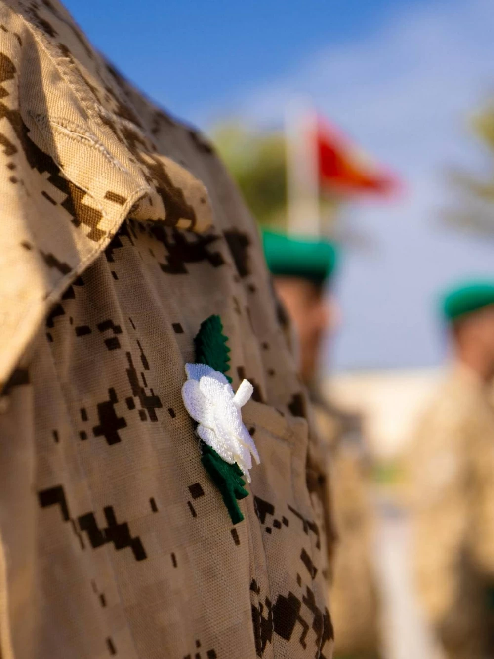 ناصر بن حمد: يوم الشهيد محطة وطنية خالدة نستحضر فيها أسمى معاني التضحية والفداء