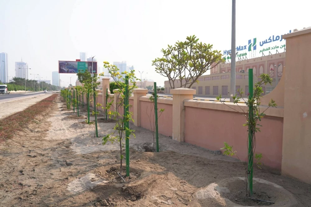 تدشين المرحلة الأولى من مشروع تشجير مجمع البحرين بدعم من جيبك وشركة ماجد الفطيم