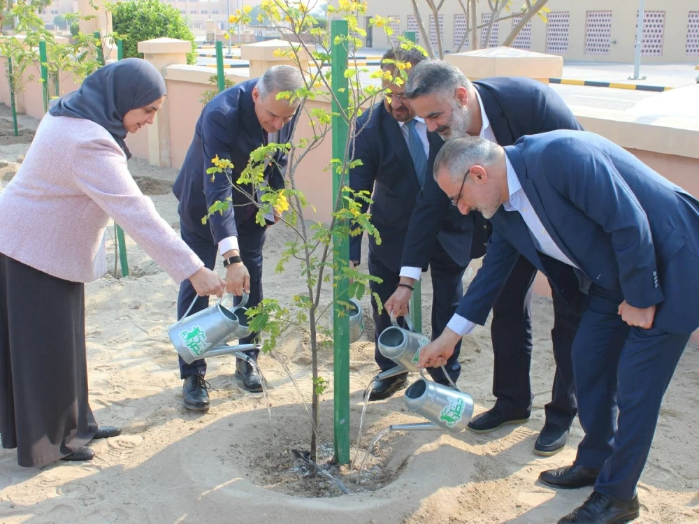 تدشين المرحلة الأولى من مشروع تشجير مجمع البحرين بدعم من جيبك وشركة ماجد الفطيم