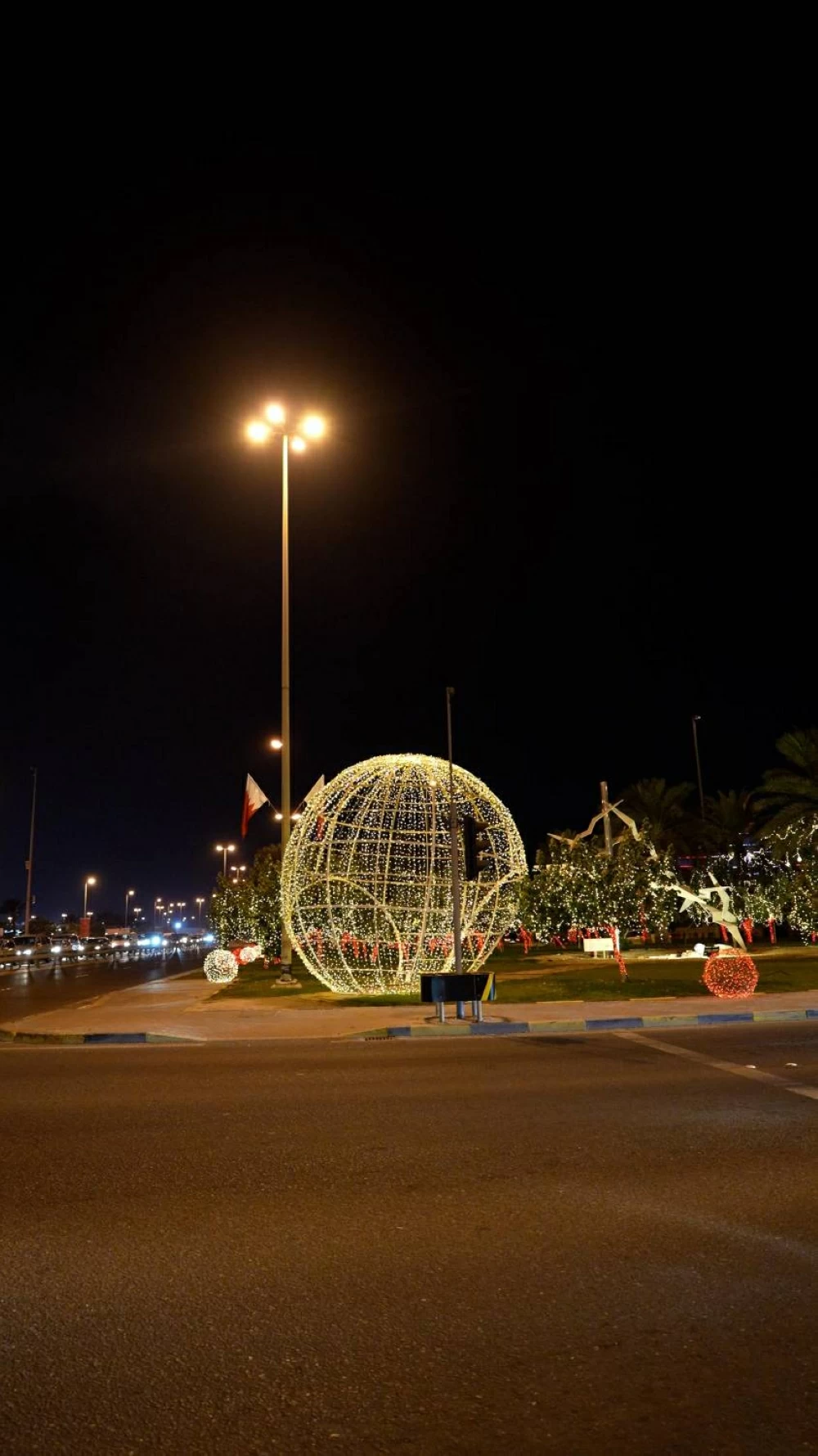 وكيل شؤون البلديات: شوارع البحرين تزدان بالإنارة احتفاءً بالأعياد الوطنية