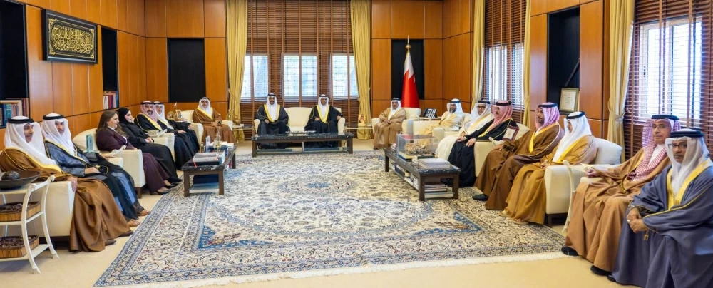 بتكليف من الملك .. وزير الديوان الملكي يقوم بتوزيع أوسمة العمل الوطني على عدد من المكرمين 