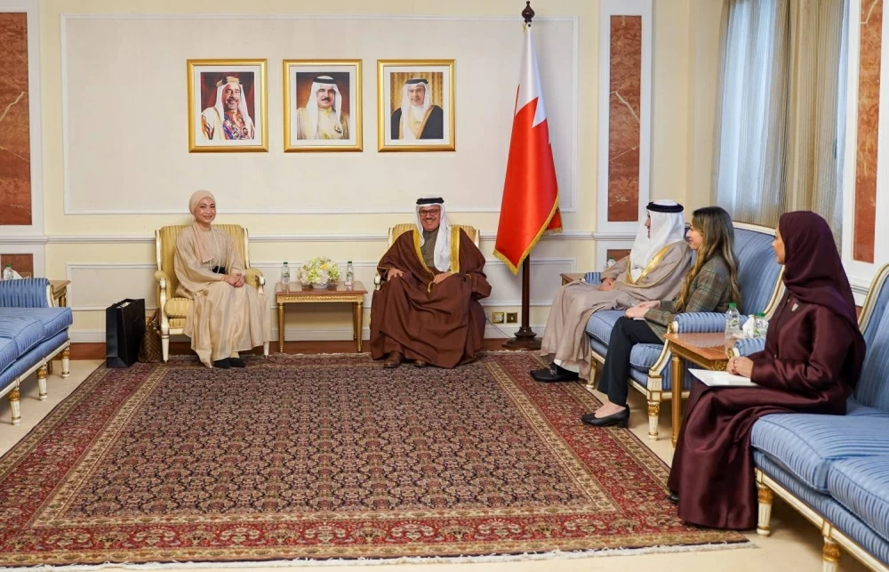 وزير الخارجية يستقبل القائم بأعمال سفارة بروناي دار السلام لدى مملكة البحرين بمناسبة انتهاء فترة عملها 