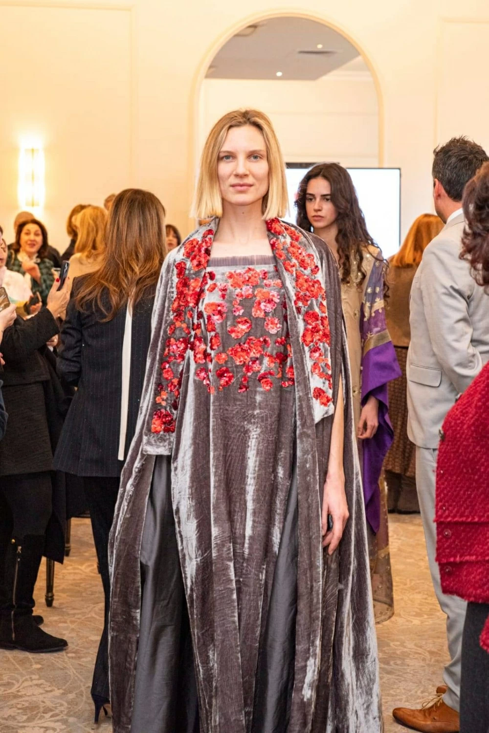 «أرتيزانا الرائد المبدع +973» يتألق في سماء باريس احتفالاً بالأعياد الوطنية 