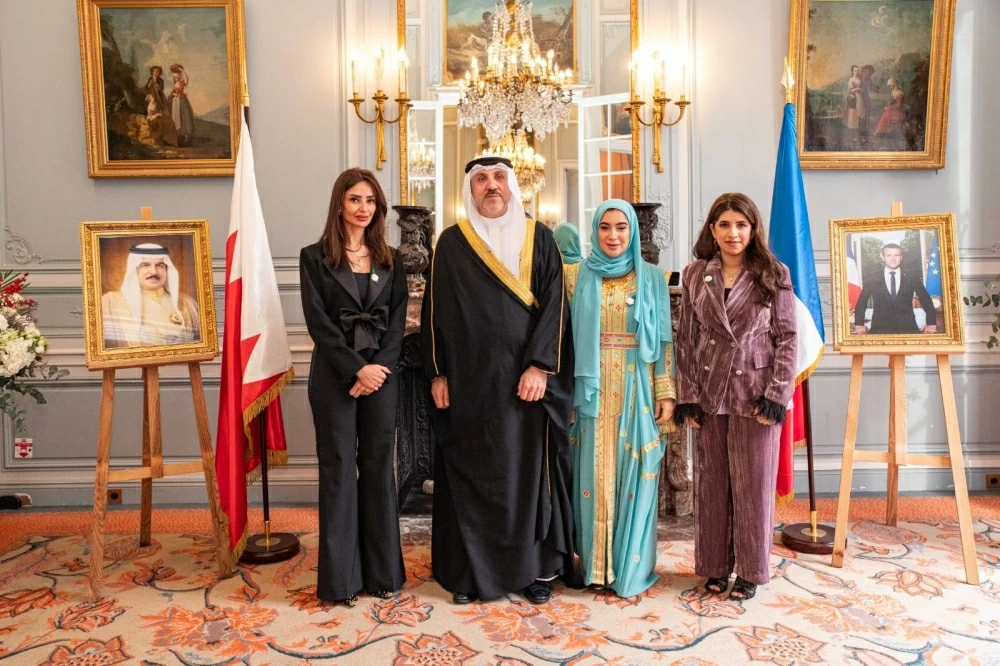 &laquo;أرتيزانا الرائد المبدع +973&raquo; يتألق في سماء باريس احتفالاً بالأعياد الوطنية