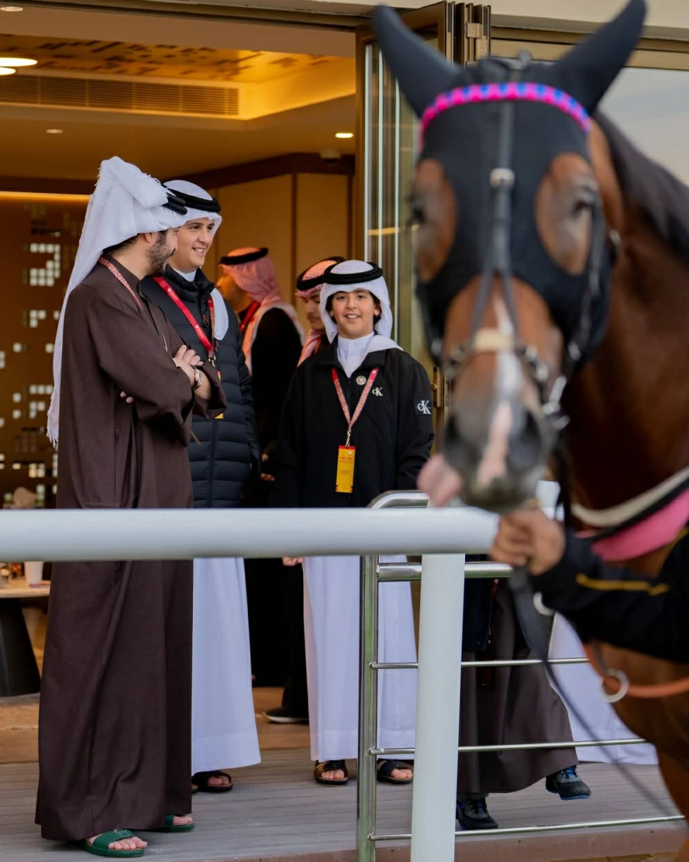 خالد بن حمد وأنجاله يتوجون الفائزين بسباق مهرجان العيد الوطني بنادي راشد
