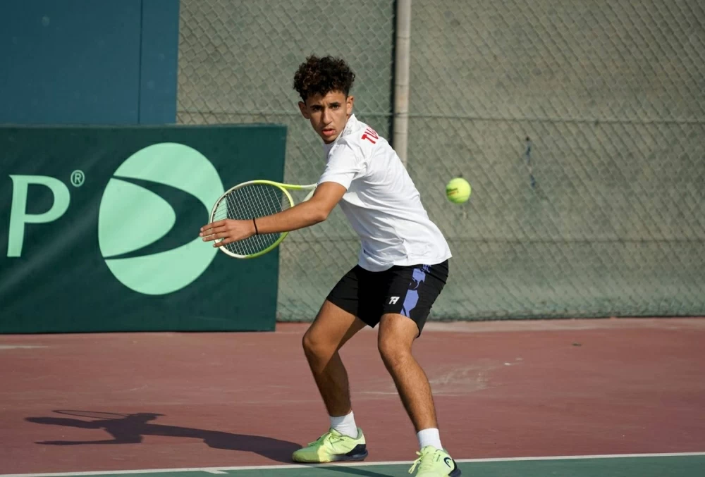 البحريني أحمد السيد يتقدم إلى الدور الثاني بالبطولة العربية للتنس للناشئين