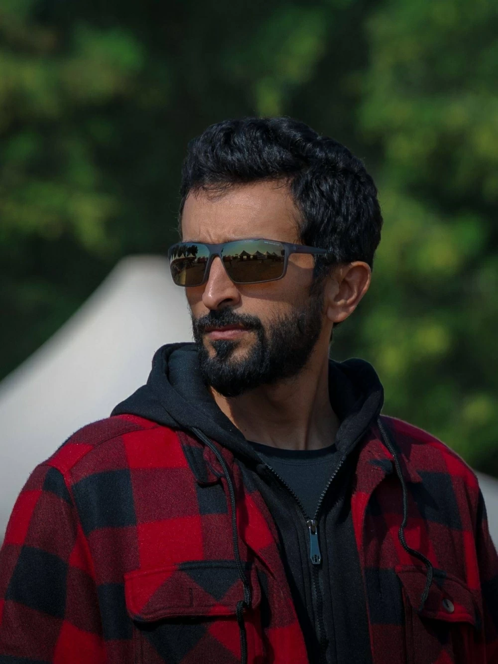 ناصر بن حمد يتابع سباق بطولة العيد الوطني للقدرة