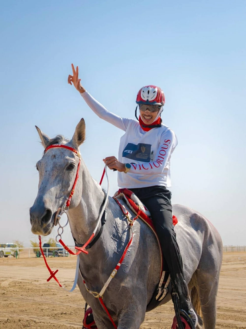 ناصر بن حمد يتابع سباق بطولة العيد الوطني للقدرة