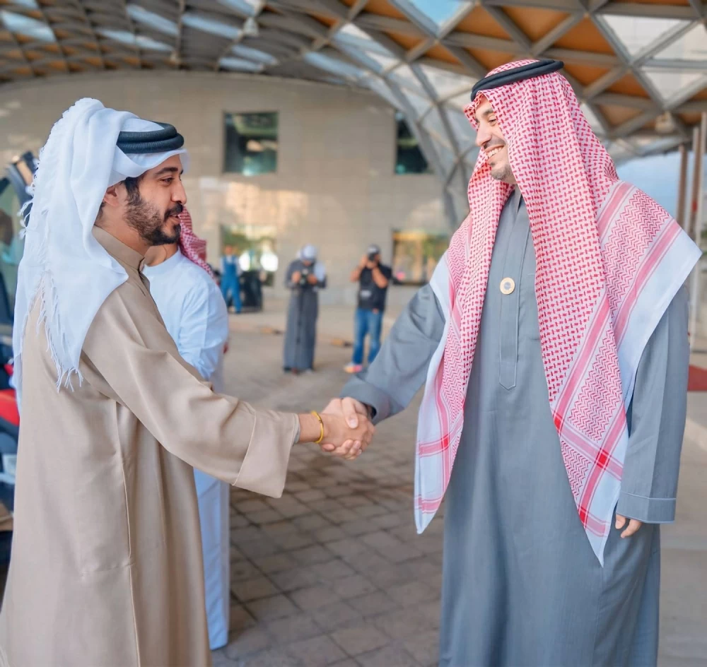 خالد بن حمد يشهد اجتماع الجمعية العمومية للاتحاد الدولي للهجن