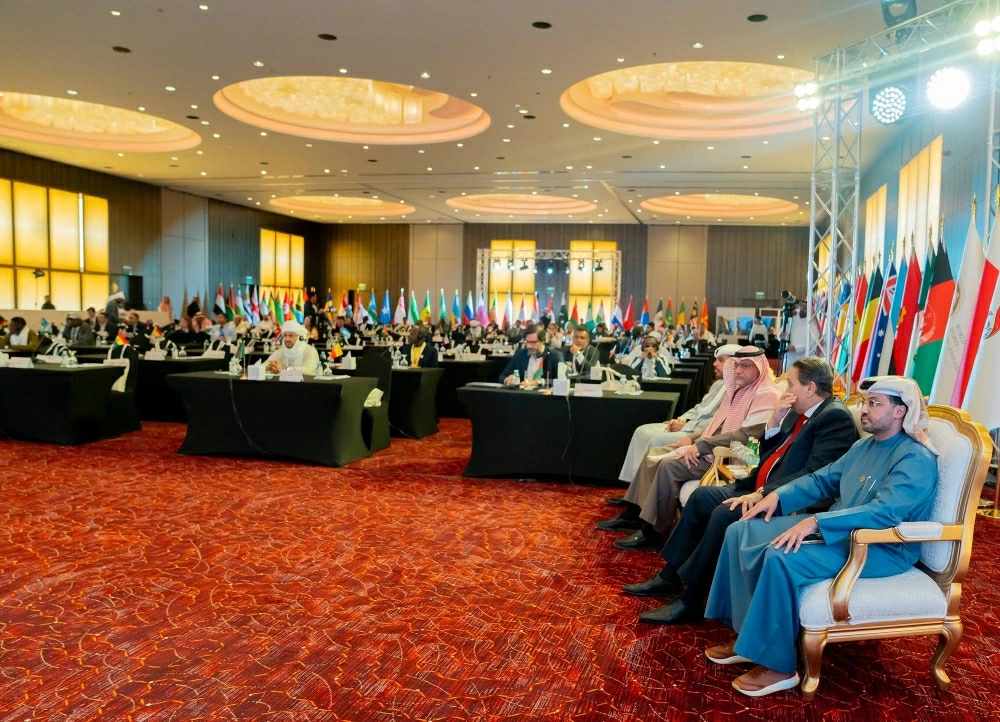 خالد بن حمد يشهد اجتماع الجمعية العمومية للاتحاد الدولي للهجن