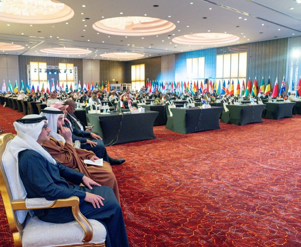 خالد بن حمد يشهد اجتماع الجمعية العمومية للاتحاد الدولي للهجن