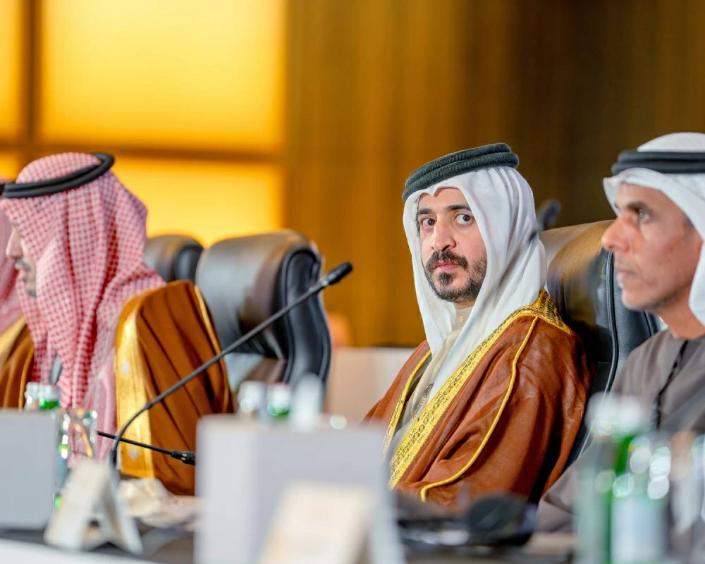 خالد بن حمد يشهد اجتماع الجمعية العمومية للاتحاد الدولي للهجن