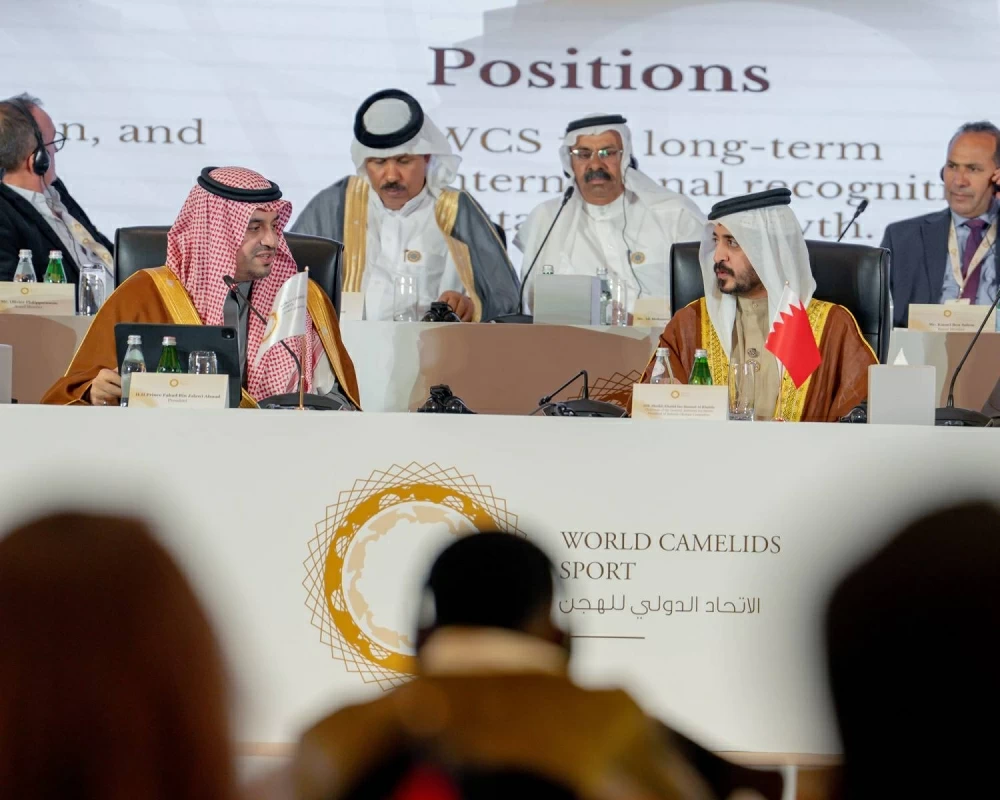 خالد بن حمد يشهد اجتماع الجمعية العمومية للاتحاد الدولي للهجن