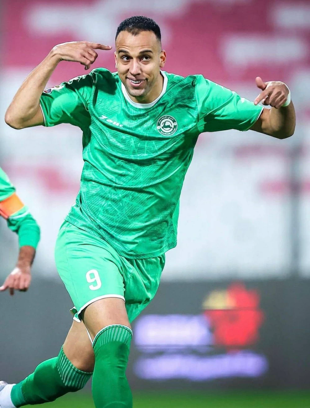 البحرين يحقق انتصار عريض على الشباب في معركة "القاع"