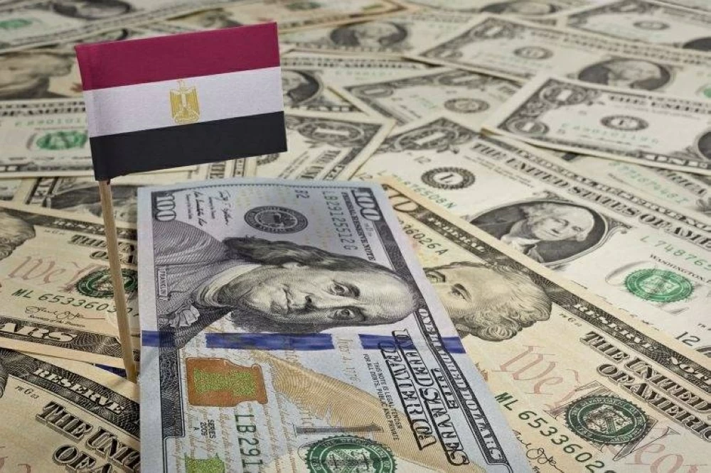تحويلات المصريين بالخارج ترتفع إلى 33.9 مليار دولار 
