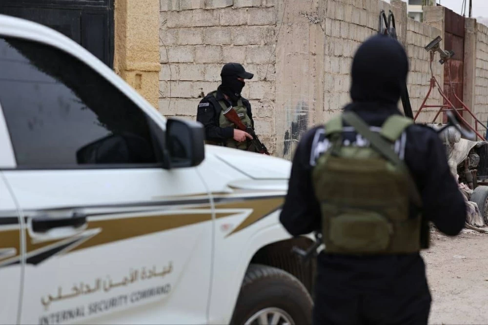 سوريا تفكك خلية تهريب أسلحة لـ&laquo;داعش&raquo; وعصابات بالسويداء