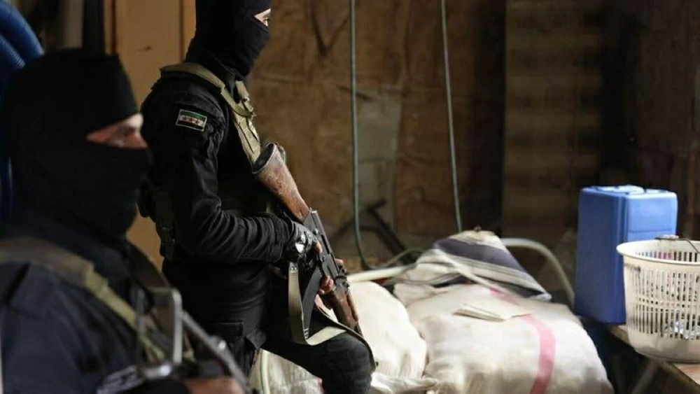 سوريا تفكك خلية تهريب أسلحة لـ&laquo;داعش&raquo; وعصابات بالسويداء