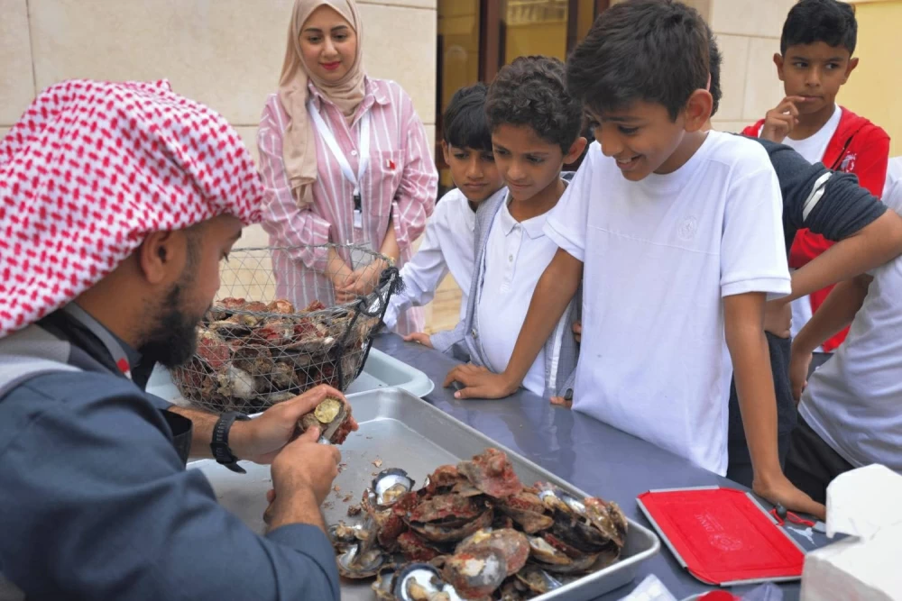 &laquo;دانات&raquo; ينظم فعالية تعليمية حول اللؤلؤ لطلبة المدارس في مركز عيسى الثقافي