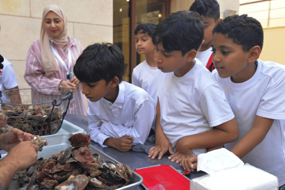 &laquo;دانات&raquo; ينظم فعالية تعليمية حول اللؤلؤ لطلبة المدارس في مركز عيسى الثقافي