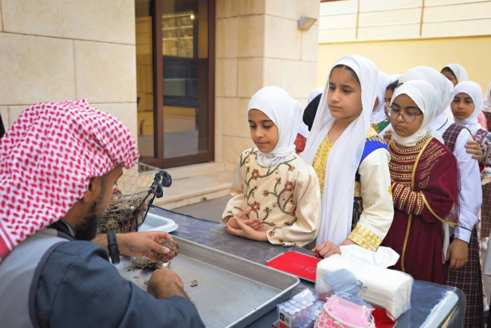 &laquo;دانات&raquo; ينظم فعالية تعليمية حول اللؤلؤ لطلبة المدارس في مركز عيسى الثقافي