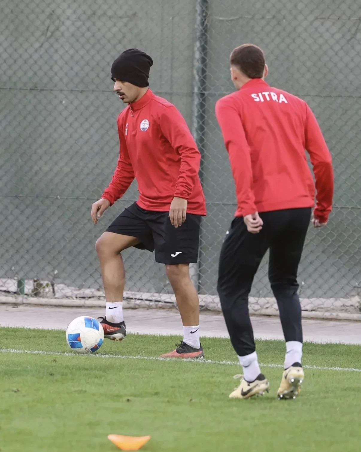 سترة يخوض مرانه الأخير قبل شد الرحال إلى الكويت