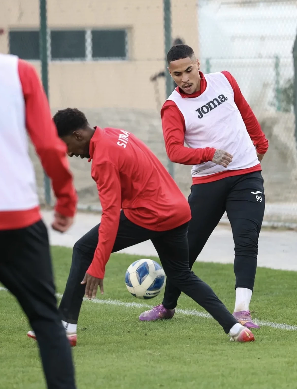 سترة يخوض مرانه الأخير قبل شد الرحال إلى الكويت