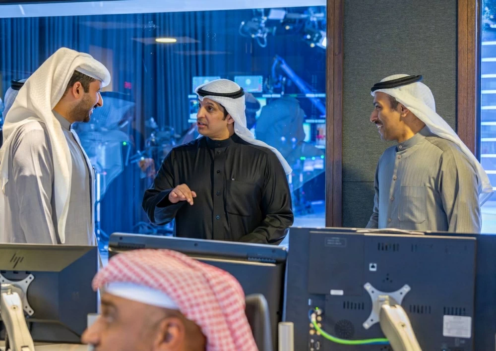 وزير الإعلام يلتقي نظيره الكويتي ويستعرضان مسارات التعاون الإعلامي