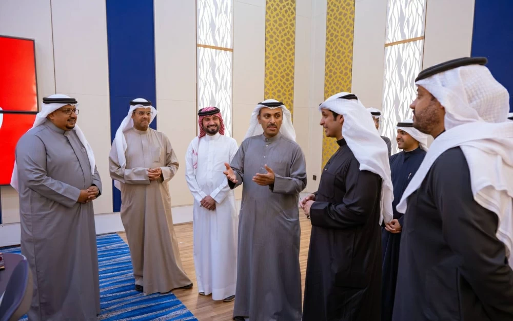 وزير الإعلام يلتقي نظيره الكويتي ويستعرضان مسارات التعاون الإعلامي