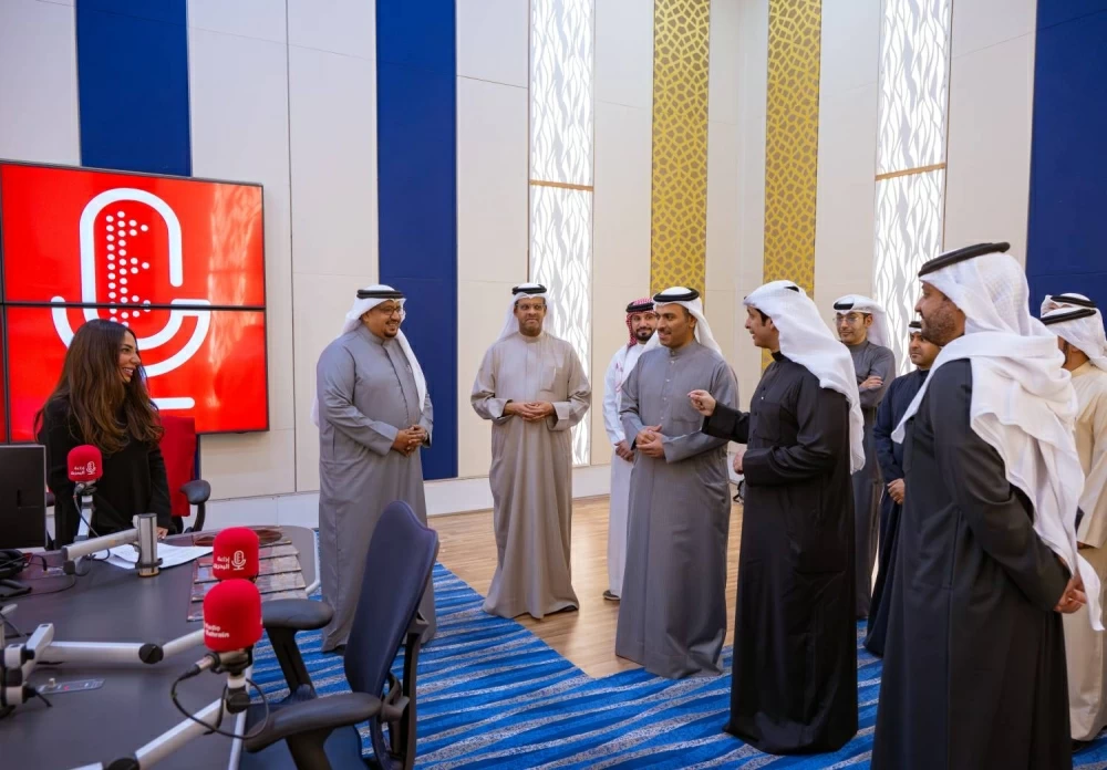 وزير الإعلام يلتقي نظيره الكويتي ويستعرضان مسارات التعاون الإعلامي