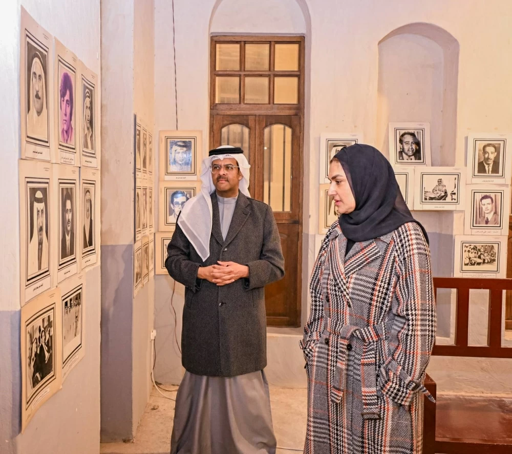 مستشار الملك للشؤون الثقافية والعلمية تزور «القرية التراثية» 
