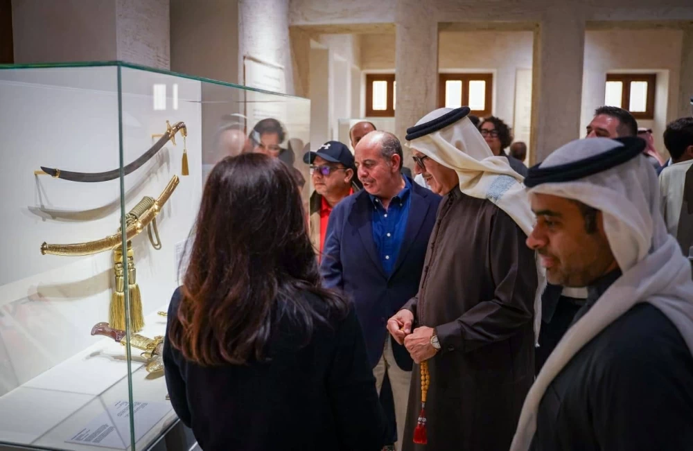 وزير الخارجية يزور مهرجان ليالي المحرق برفقة سفراء البعثات الأجنبية المعتمدة في المملكة