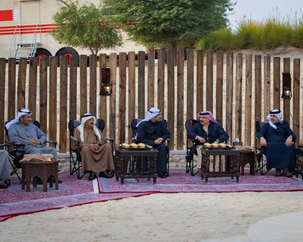 جلالة الملك يستقبل وزير الإعلام والثقافة ووزير الدولة لشؤون الشباب بالكويت