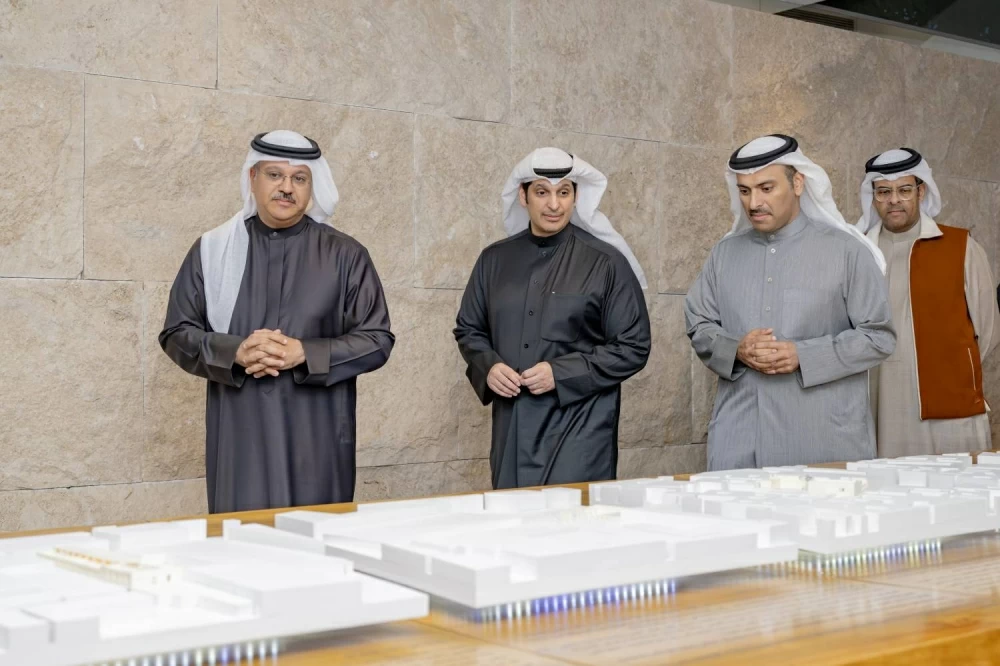 وزير الإعلام والثقافة بدولة الكويت الشقيقة يزور مهرجان ليالي المحرق