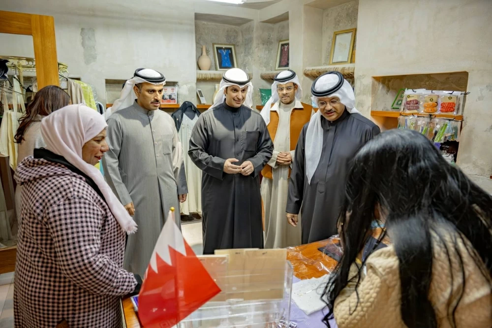 وزير الإعلام والثقافة بدولة الكويت الشقيقة يزور مهرجان ليالي المحرق