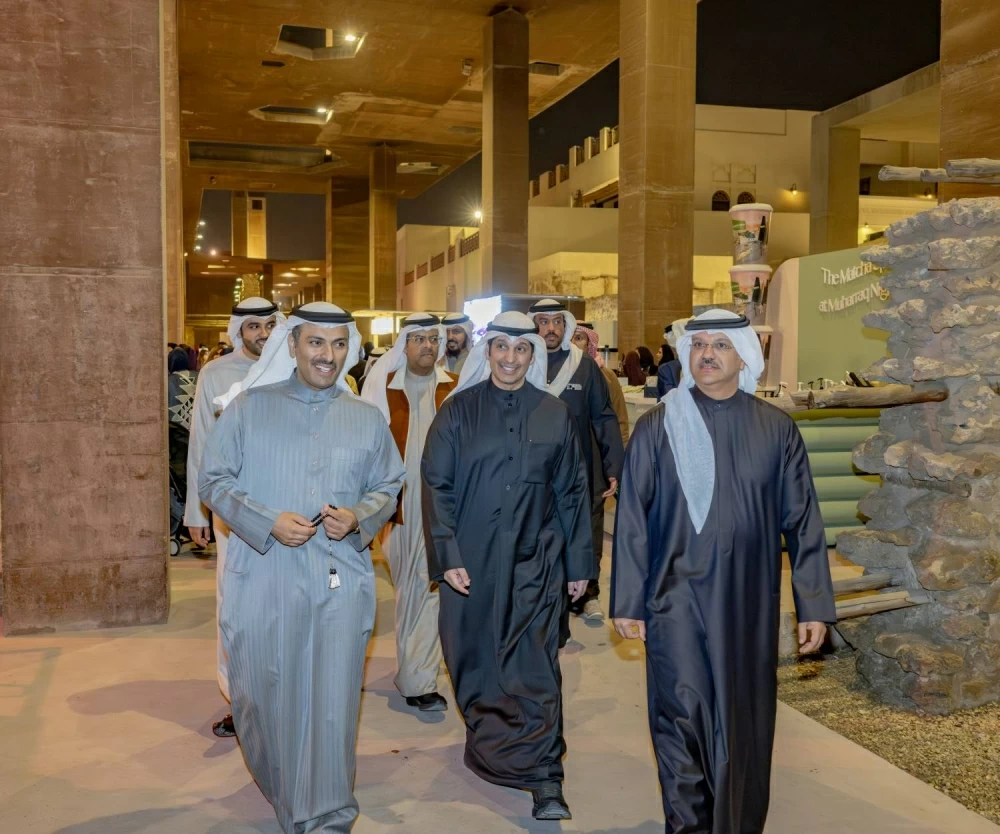 وزير الإعلام والثقافة بدولة الكويت الشقيقة يزور مهرجان ليالي المحرق