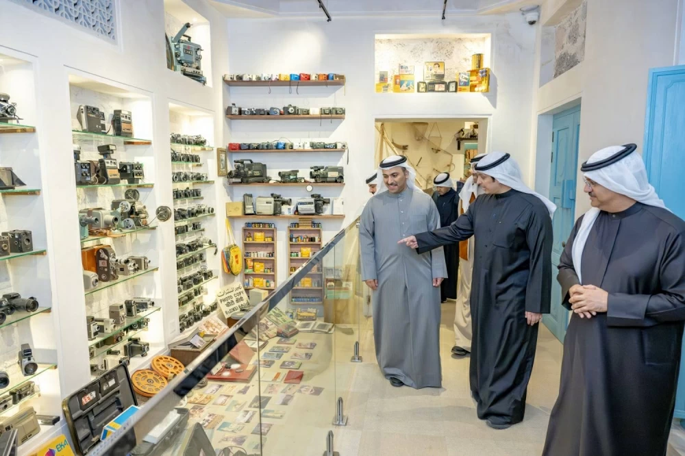 وزير الإعلام والثقافة بدولة الكويت الشقيقة يزور مهرجان ليالي المحرق