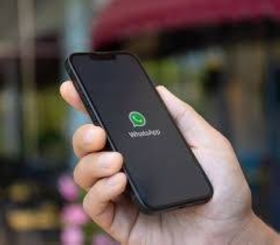 رسالة بريئة تؤدي لاختراق حسابك.. تفاصيل خدعة «الربط الخفي» في «واتساب»