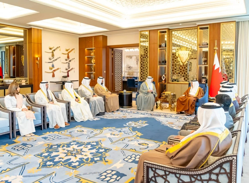 ولي العهد رئيس الوزراء يستقبل وزير الإعلام والثقافة ووزير الدولة لشؤون الشباب بدولة الكويت