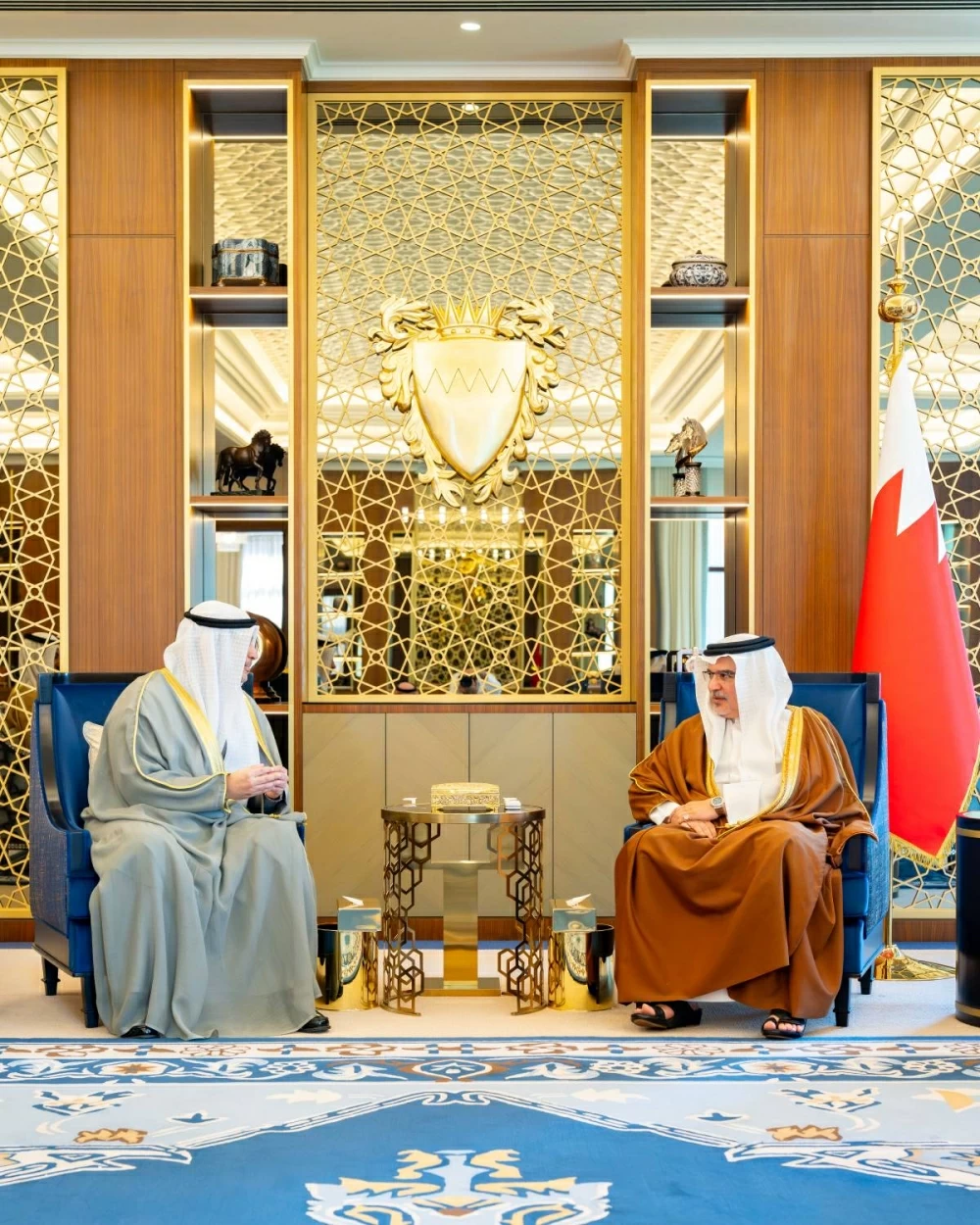 ولي العهد رئيس الوزراء يستقبل وزير الإعلام والثقافة ووزير الدولة لشؤون الشباب بدولة الكويت