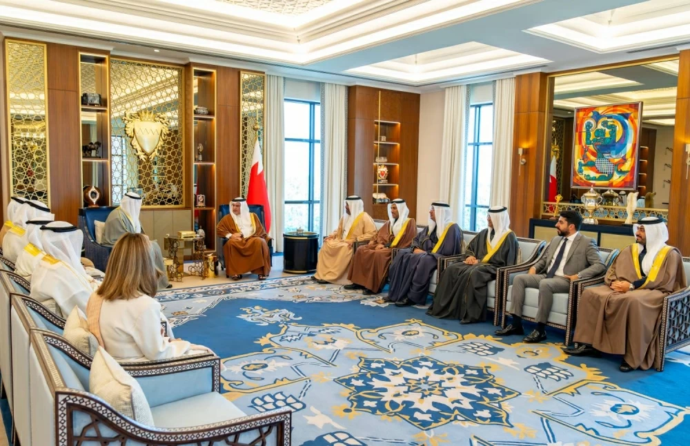 ولي العهد رئيس الوزراء يستقبل وزير الإعلام والثقافة ووزير الدولة لشؤون الشباب بدولة الكويت