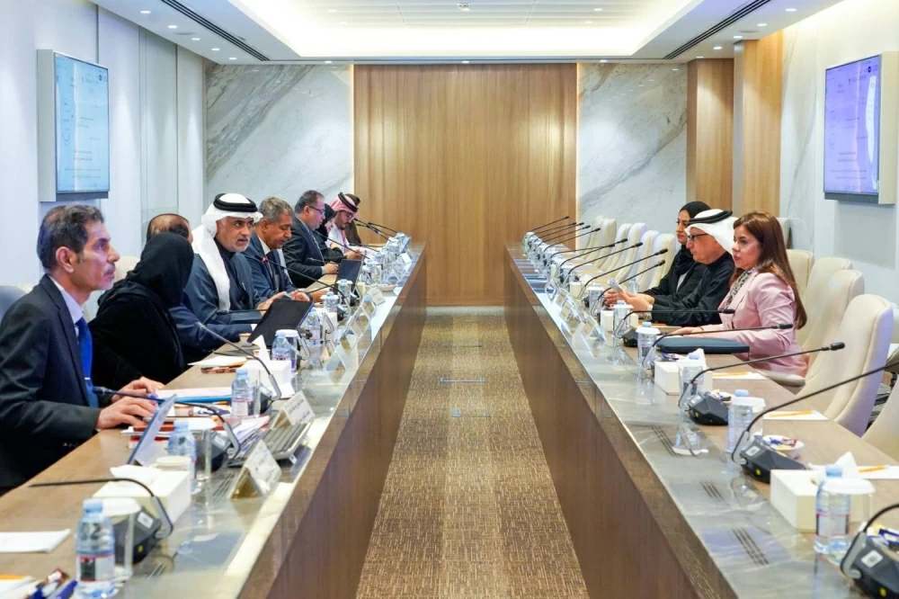 &laquo;خدمات النواب&raquo; تبحث مع الرئيس التنفيذي للهيئة العامة للرياضة تعديل قانون الجمعيات والأندية الاجتماعية