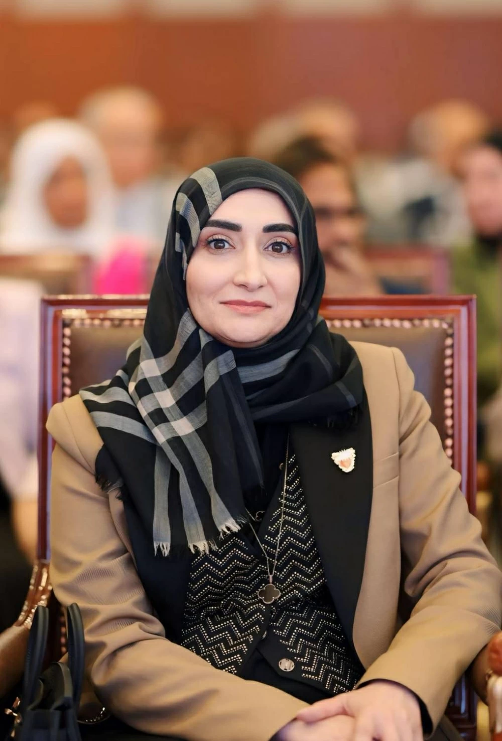 مدير quot;أديوكيشن بلاسquot; يهنئ جميلة السلمان بحصولها على درجة الأستاذية 