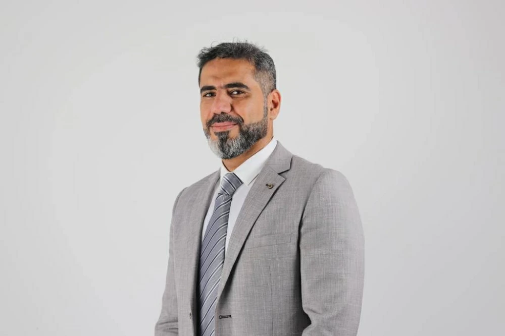 مدير "أديوكيشن بلاس" يهنئ جميلة السلمان بحصولها على درجة الأستاذية