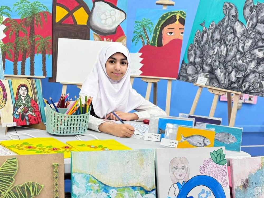 مدرسة غرناطة الابتدائية تنظم معرضًا لأعمال 28 طالبة موهوبة 