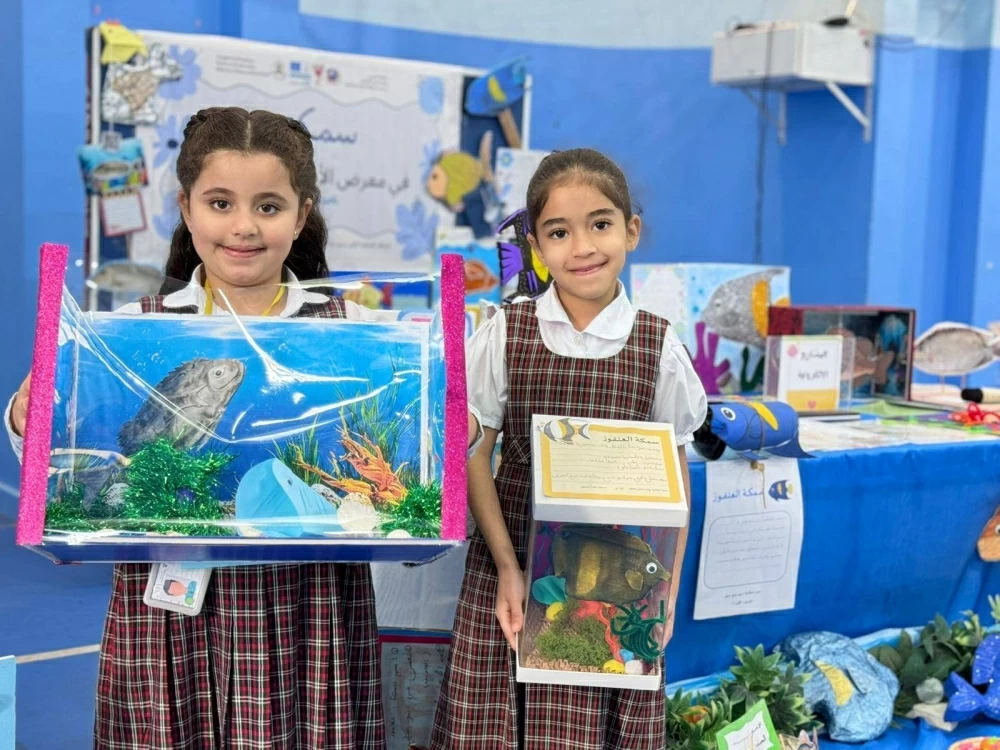 مدرسة غرناطة الابتدائية تنظم معرضًا لأعمال 28 طالبة موهوبة